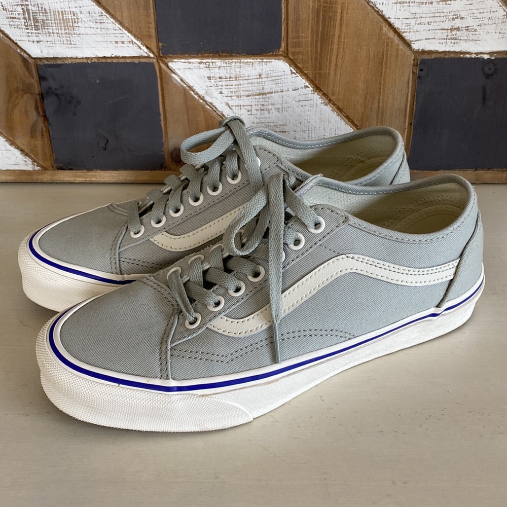 VANS Old Skool, Women's size 9, Men’s size 7.5, light sage green LIKE NEW!!!